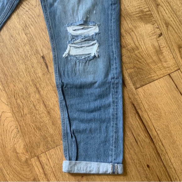 Kancan Mid-Rise Boyfriend Medium Wash Distressed Relaxed Fit Jeans Women’s NWT - Picture 4 of 14